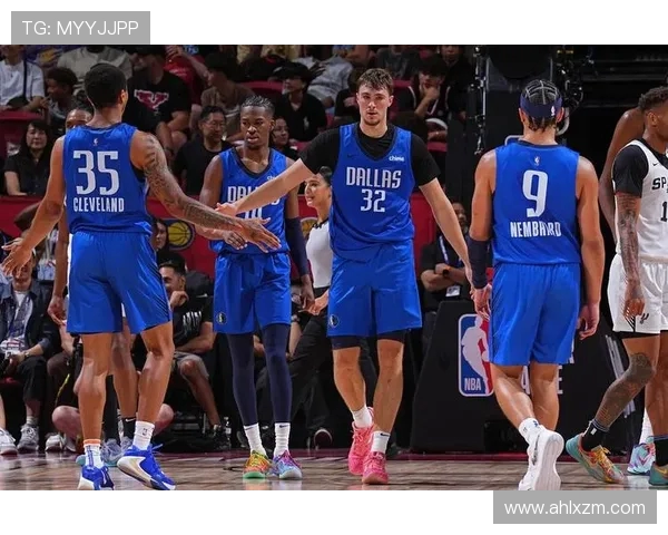 洛杉矶快船新赛季展望:挑战顶级强队与球队重建的双重考验 洛杉矶快船新赛季展望:挑战顶级强队与球队重建的双重考验