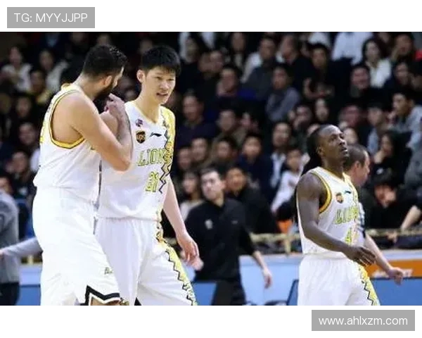 重庆滑板队在世界攀岩锦标赛中以57分领跑积分榜展现强劲实力